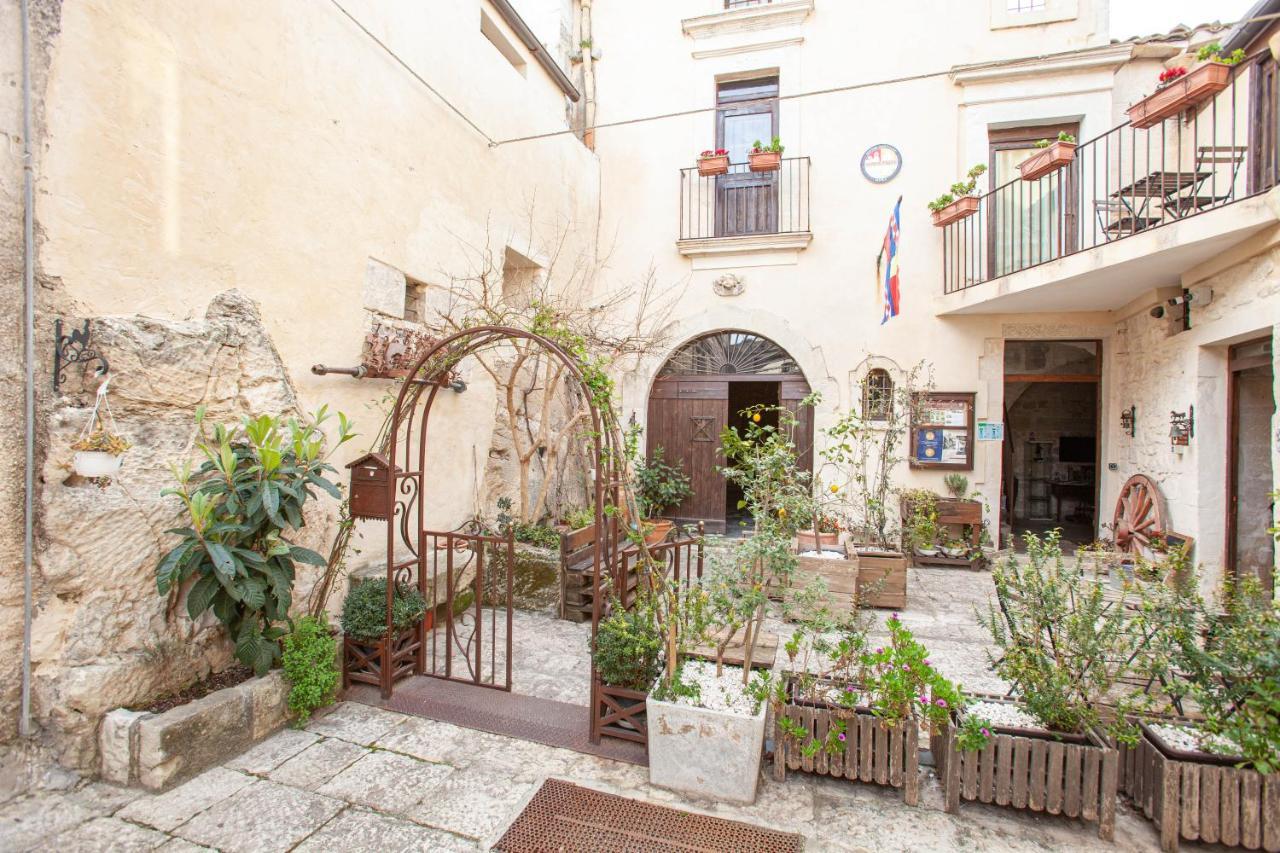 Case-Grotte Degli Avi, Esperienza Abitativa In Grotta Modica Kültér fotó